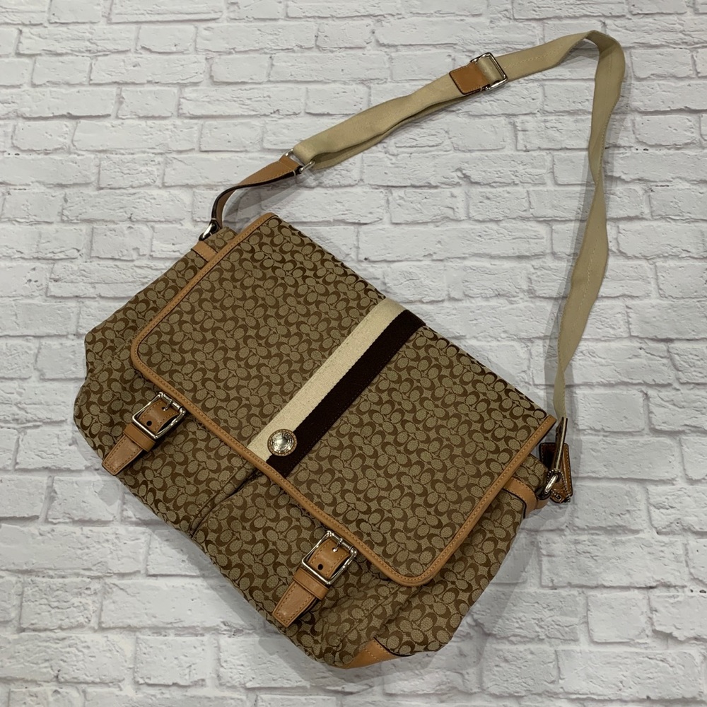 Coach Signature Voyager Messenger Bag